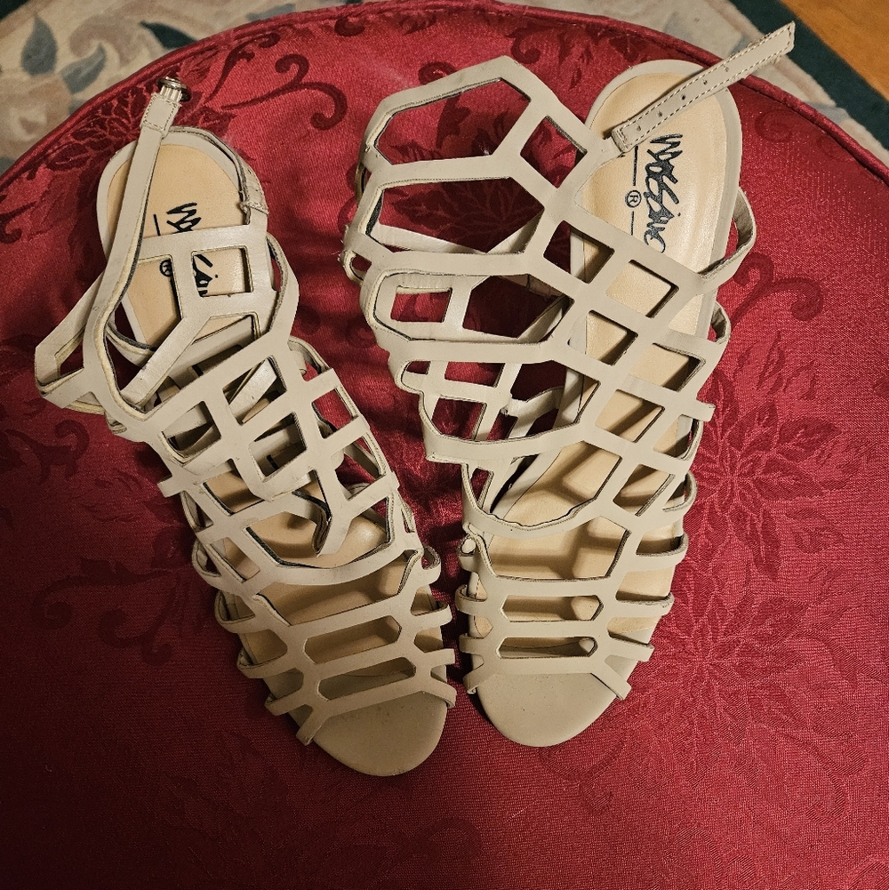 White Mountain Women's Tan Strappy Sandals